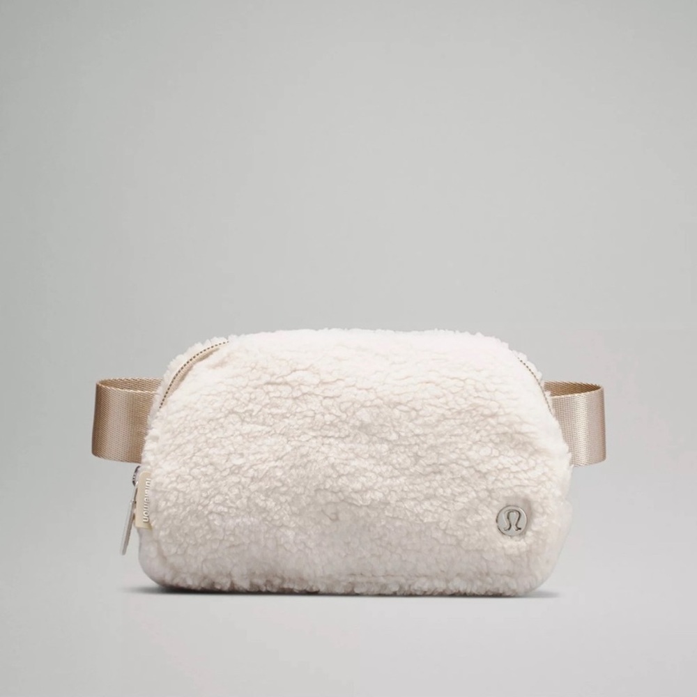 Lululemon everywhere belt bag fleece